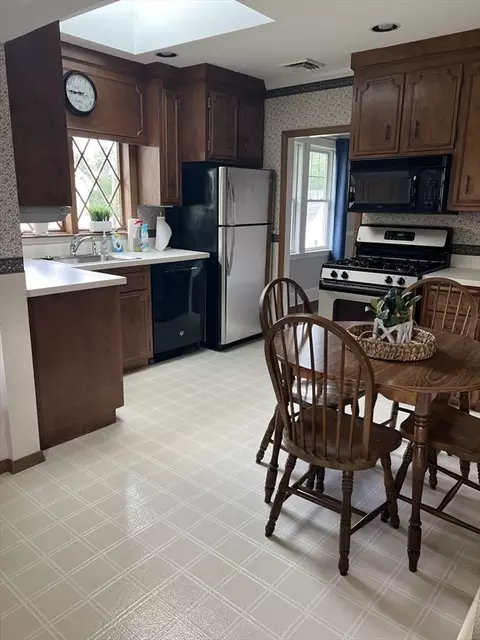 8 Dickerman Ln, Braintree, MA 02184 photo 15