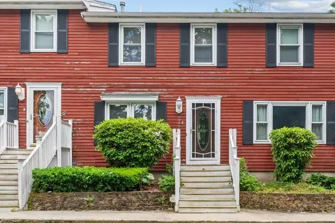 24 Barrows St #C, Lowell, MA 01852