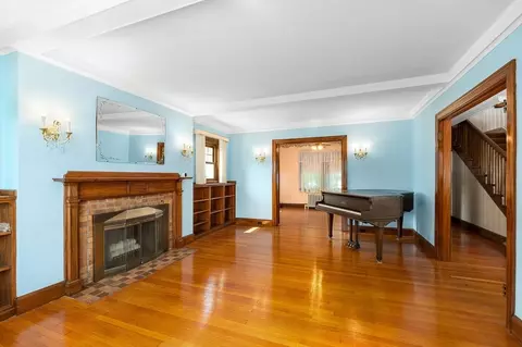 4 Beauport Ave, Gloucester, MA 01930