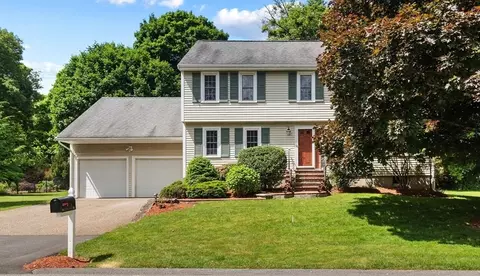 4 Bicentennial Dr, Lexington, MA 02421