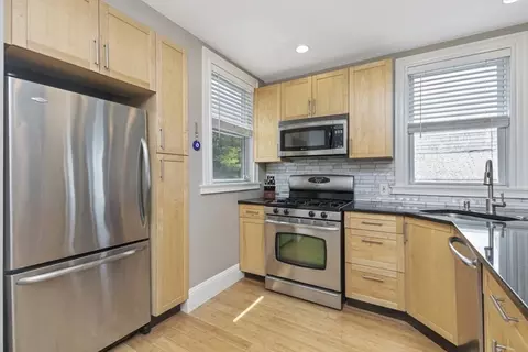 631 E 3rd St #2, Boston, MA 02127 photo 4