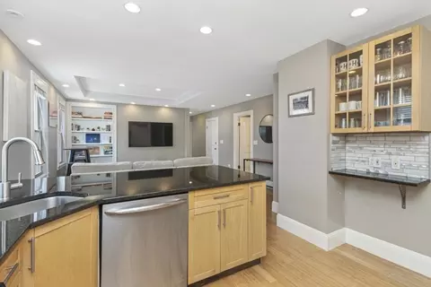 631 E 3rd St #2, Boston, MA 02127 photo 5