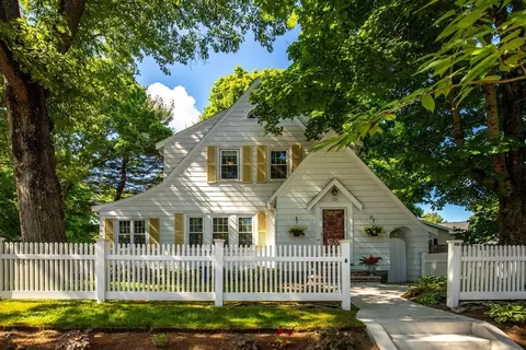 186 Lowell St, Reading, MA 01867