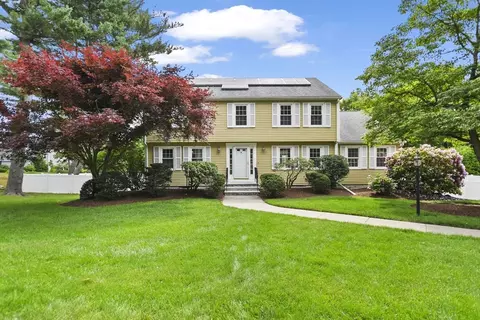 2 Royal Meadow Ln, Framingham, MA 01701