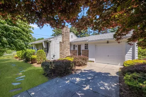 112 Jean Dr, Seekonk, MA 02771