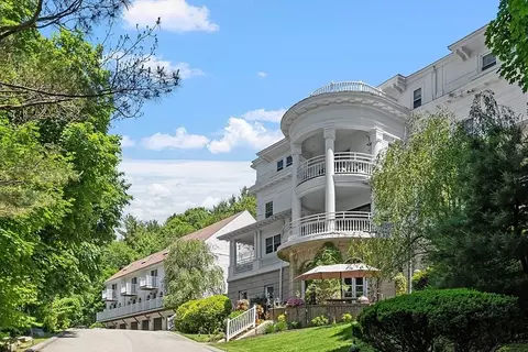 1401 Great Pond Rd #15, North Andover, MA 01845