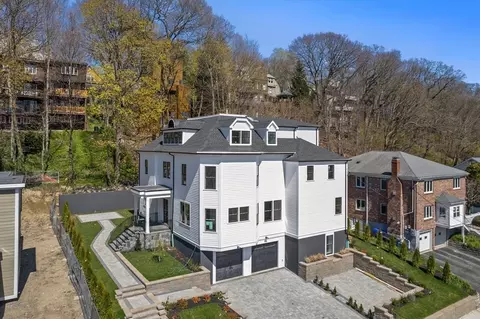 261 Tappan St #2, Brookline, MA 02445