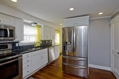 91 Pilgrim Rd, Springfield, MA 01118 photo 9