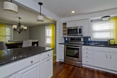 91 Pilgrim Rd, Springfield, MA 01118 photo 12