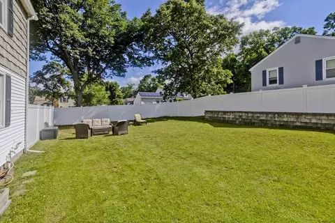 91 Pilgrim Rd, Springfield, MA 01118 photo 5