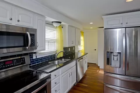 91 Pilgrim Rd, Springfield, MA 01118 photo 13