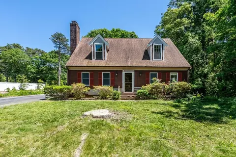 87 Regis Rd, Falmouth, MA 02536