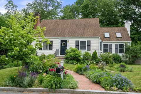 6 Woodland St, Reading, MA 01867