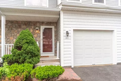 311 Tamarack Ln #311, Abington, MA 02351