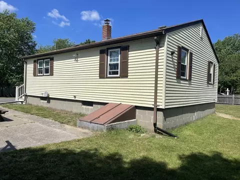 24 Meadowlark Dr, Wareham, MA 02571 photo 4