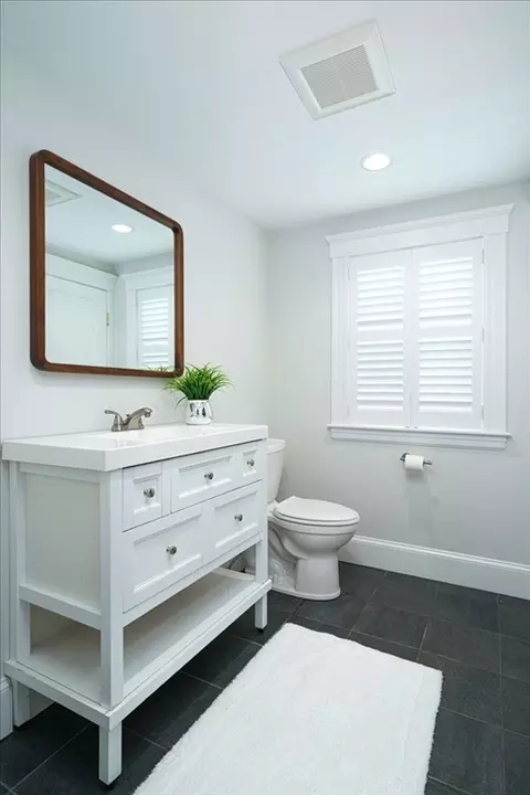 Bath - 11 Fairlawn, Needham, MA 02492 photo 3 of 5