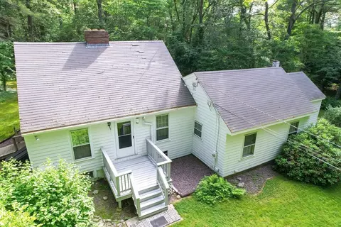 52 Fruit St, Norfolk, MA 02056