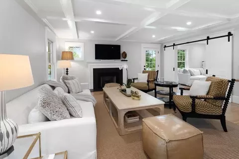 Living - 15 Union St, Hingham, MA 02043 photo 2 of 5