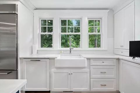 Kitchen - 15 Union St, Hingham, MA 02043 photo 5 of 7