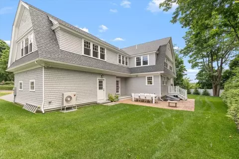 Exterior - 15 Union St, Hingham, MA 02043 photo 6 of 9
