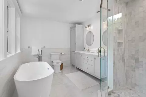 Bath - 15 Union St, Hingham, MA 02043 photo 2 of 3