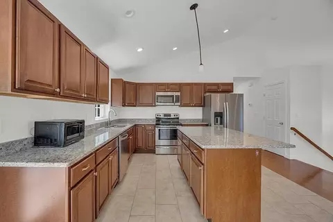 Entry Way - 261 Massasoit Rd, Worcester, MA 01604 photo 1 of 3