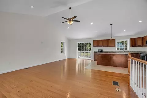 Living - 261 Massasoit Rd, Worcester, MA 01604 photo 4 of 7