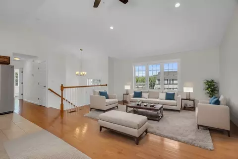 Living - 261 Massasoit Rd, Worcester, MA 01604 photo 1 of 7