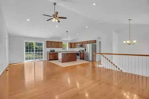 Living - 261 Massasoit Rd, Worcester, MA 01604 photo 3 of 7