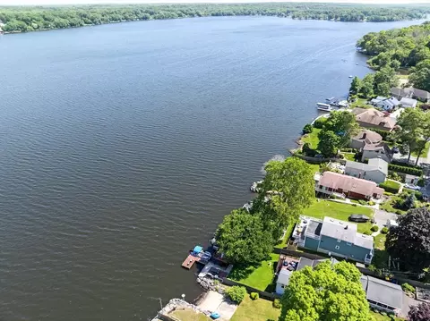 View/Area - 22 Swan St, Fall River, MA 02721 photo 2 of 2