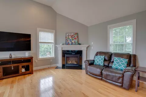 15 Honeybee Rd, Dracut, MA 01826 photo 17