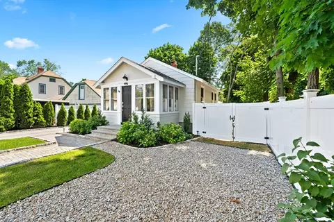 100 Lansing Ave, Warwick, RI 02888 photo 3
