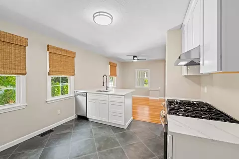 100 Lansing Ave, Warwick, RI 02888 photo 9