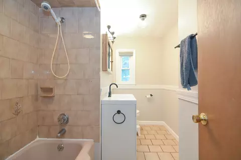 Bath - 10 Merrill Dr, Framingham, MA 01701 photo 1 of 1