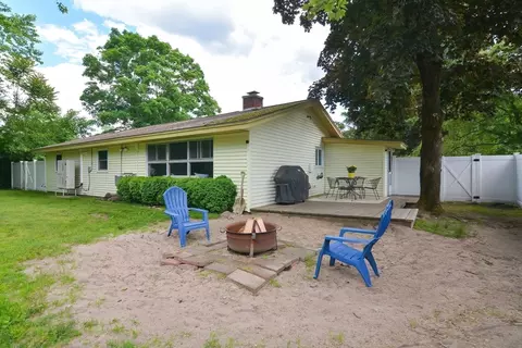 Exterior - 10 Merrill Dr, Framingham, MA 01701 photo 6 of 9