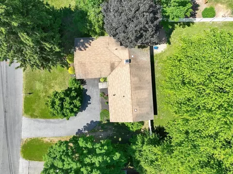 View/Area - 10 Merrill Dr, Framingham, MA 01701 photo 2 of 5