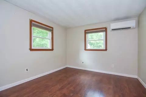 Bedroom - 10 Merrill Dr, Framingham, MA 01701 photo 5 of 8