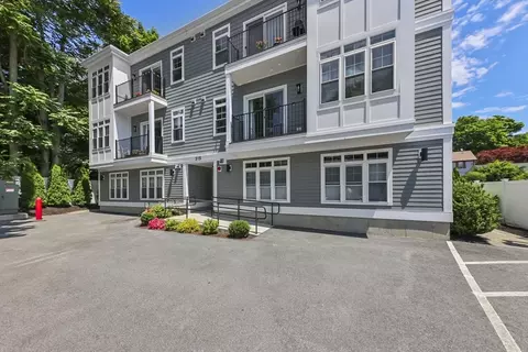 315 College Farm Rd #12, Waltham, MA 02451