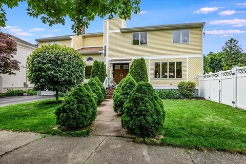 53 Selwyn Rd, Newton, MA 02461