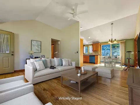 31 Kerrywood Dr, Falmouth, MA 02536
