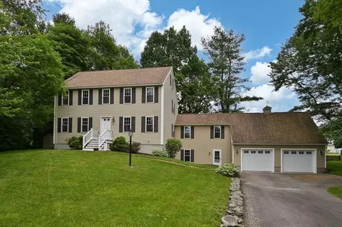 9 Hartung St, Methuen, MA 01844