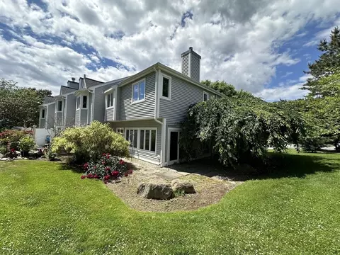 10 Westcliff Dr #END, Plymouth, MA 02360
