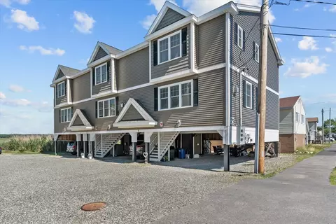 75 N End Blvd #1, Salisbury, MA 01952