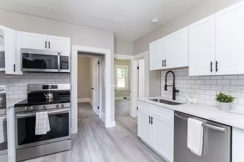 39 Ambrose St, Springfield, MA 01109