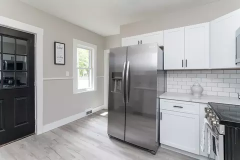 39 Ambrose St, Springfield, MA 01109 photo 2