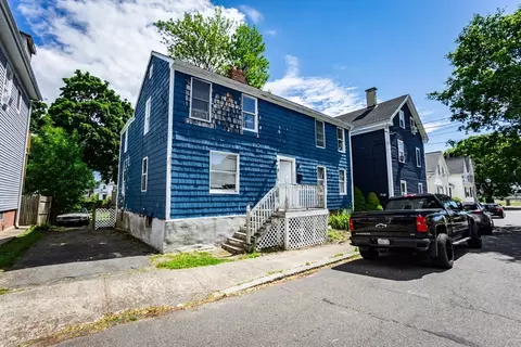 9 Barton St, Salem, MA 01970