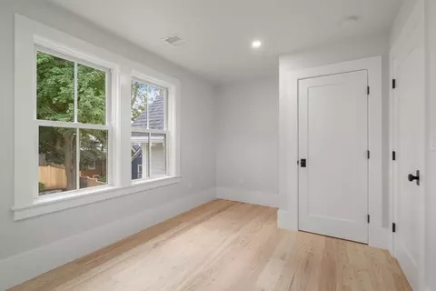 54 Davis Ave, Brookline, MA 02445 photo 32