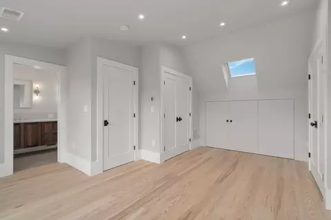 54 Davis Ave, Brookline, MA 02445 photo 16
