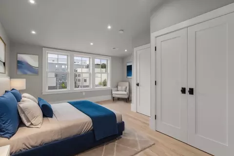 54 Davis Ave, Brookline, MA 02445 photo 2