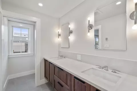 54 Davis Ave, Brookline, MA 02445 photo 21